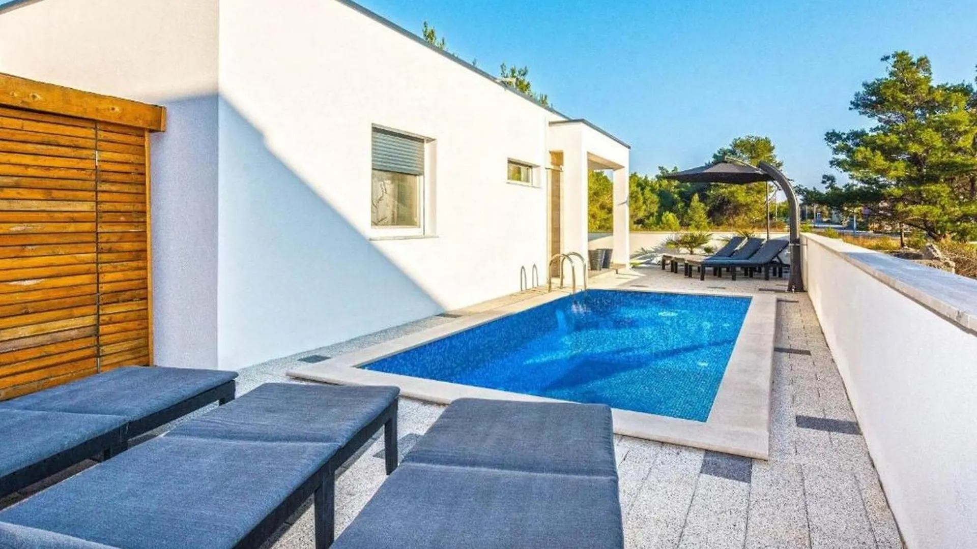 Villa Memories Vir