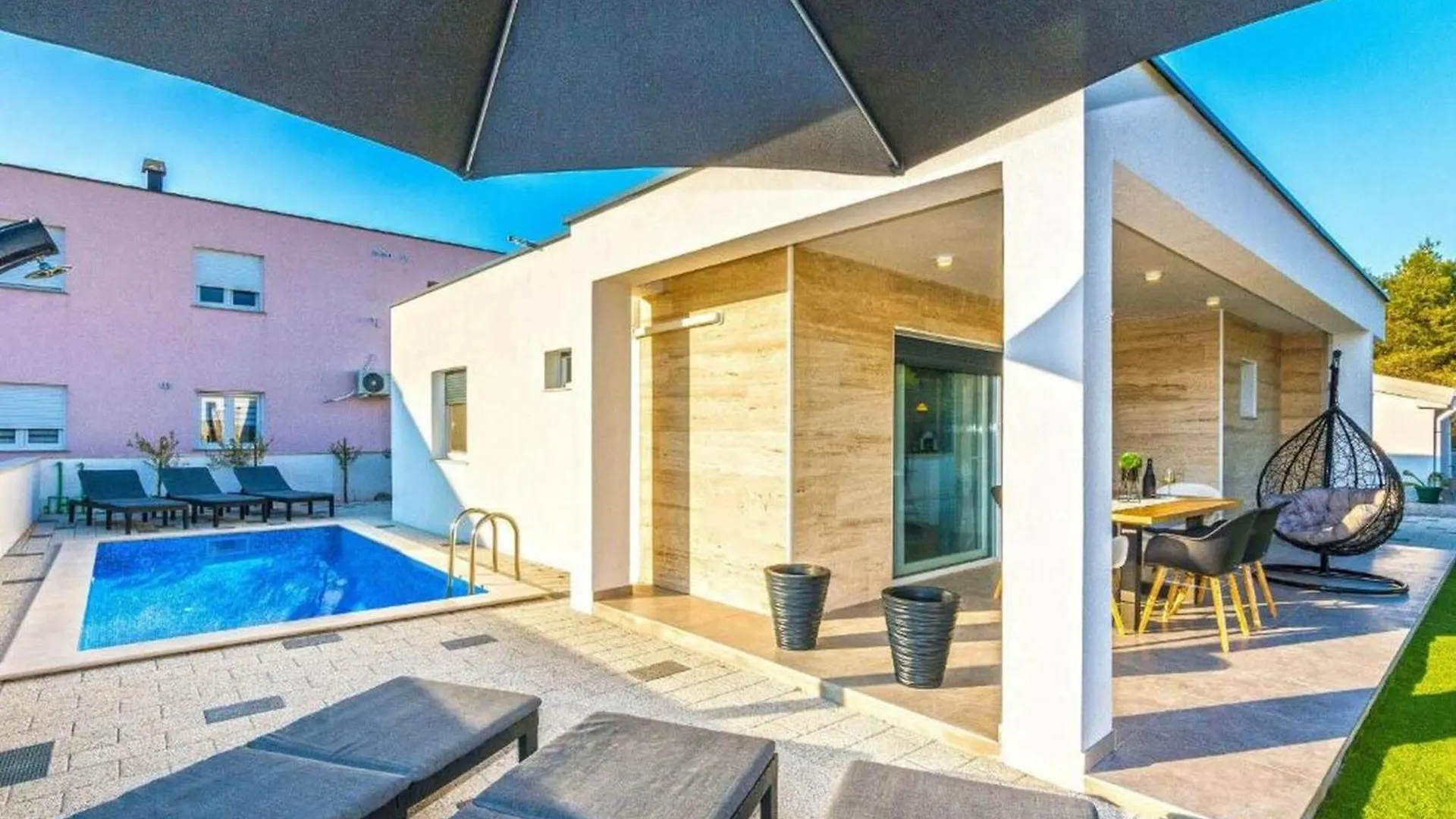 Villa Memories Vir